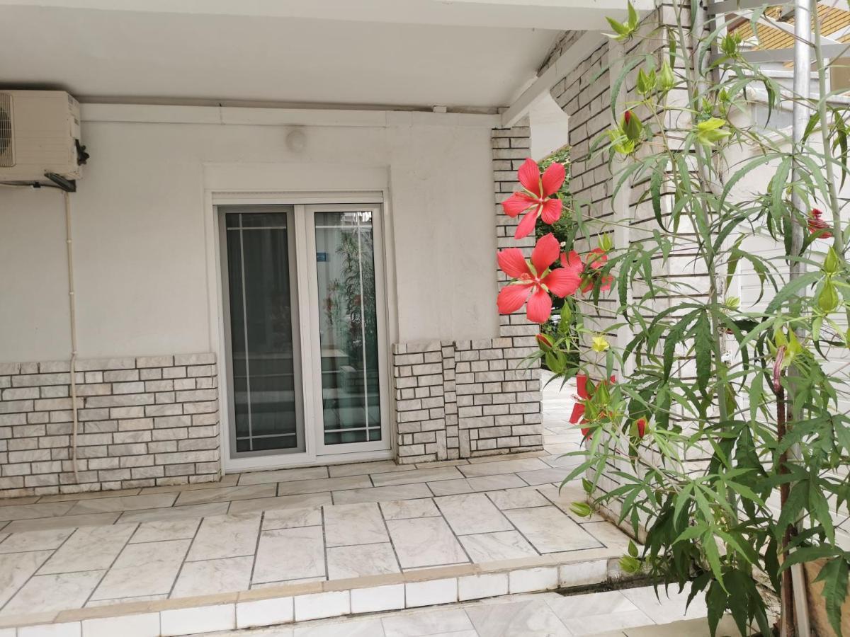 La Familia Apartments Olympiakí Aktí Exteriér fotografie